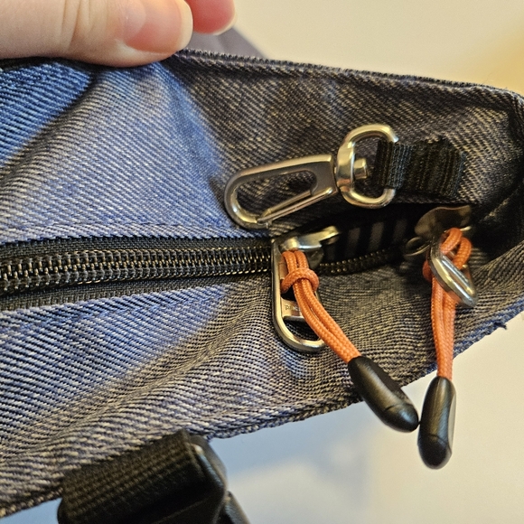 Pacsafe Slingsafe Lx250 Anti-Theft Tote, Denim with laptop compartment. - Picture 10 of 13